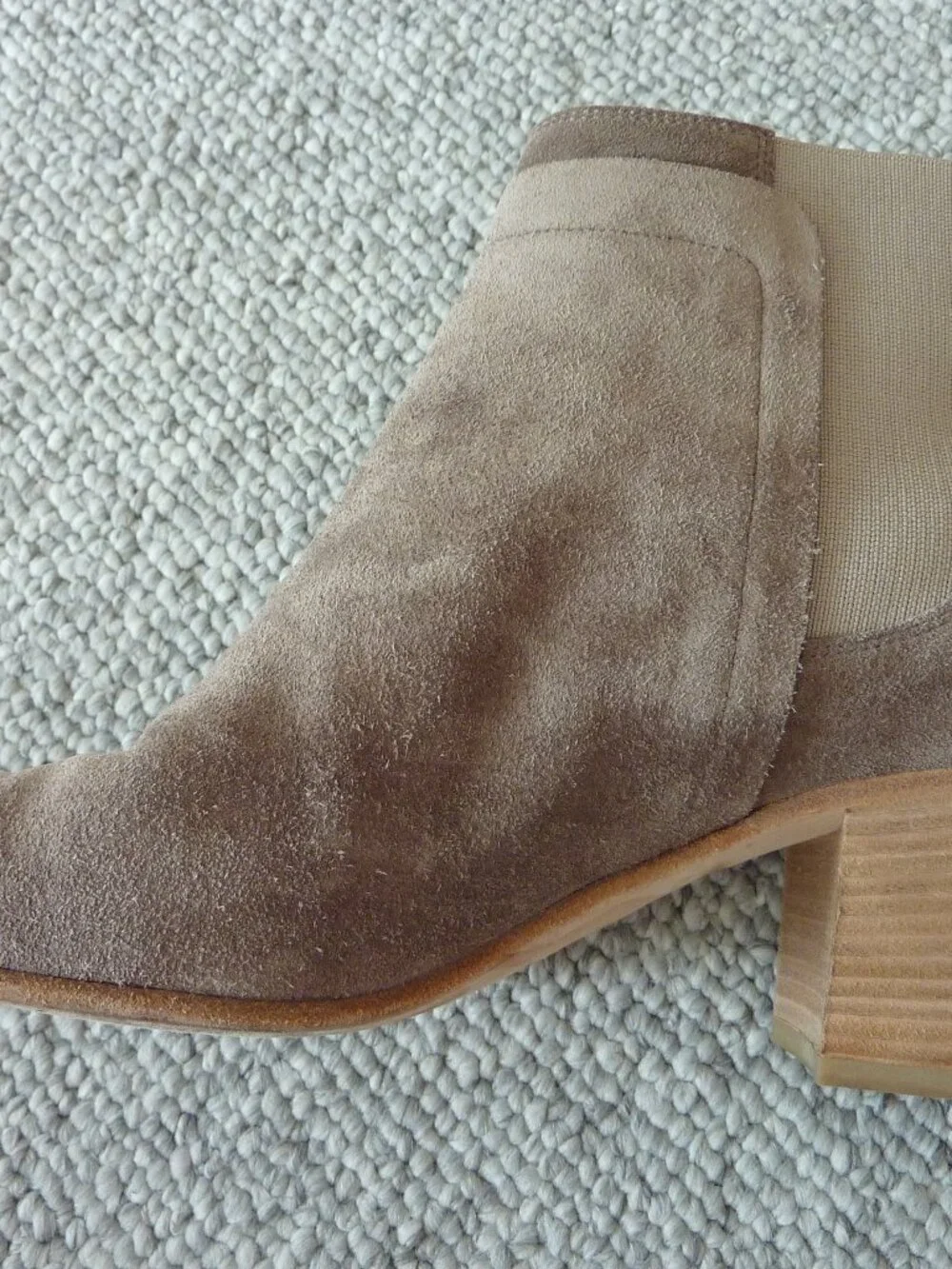 $395 Vince Hallie Round Toe Suede Grey Limestone Boots SZ 11 41 Low heel Booties